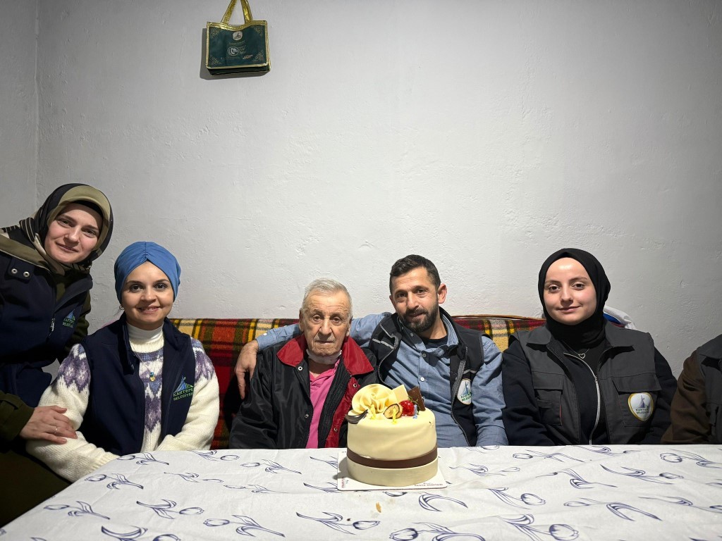 Kartepe&rsquo;de "Alo Evlat" ekipleri yaşlıları yalnız bırakmadı
