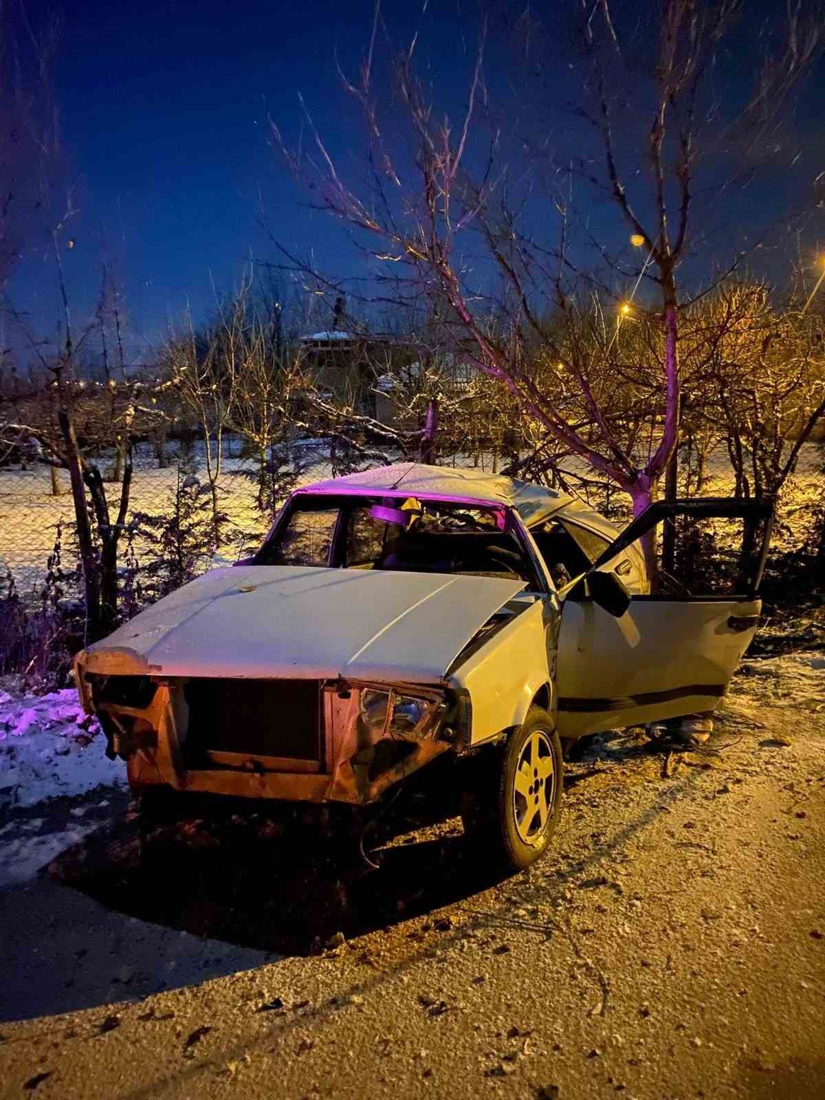 Tarlaya u&ccedil;an otomobil hurdaya d&ouml;nd&uuml;: 1 yaralı
