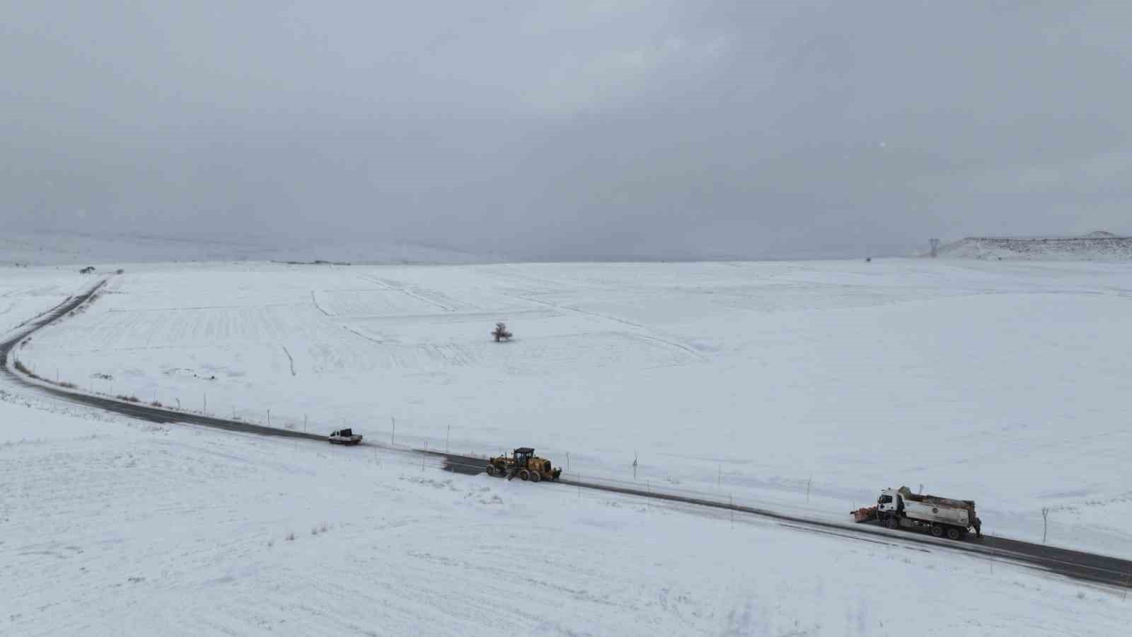 Başkan &Ccedil;olakbayrakdar: "Kar yağışı ve don tehlikesine karşı 3 vardiya 24 saat &ccedil;alışıyoruz"

