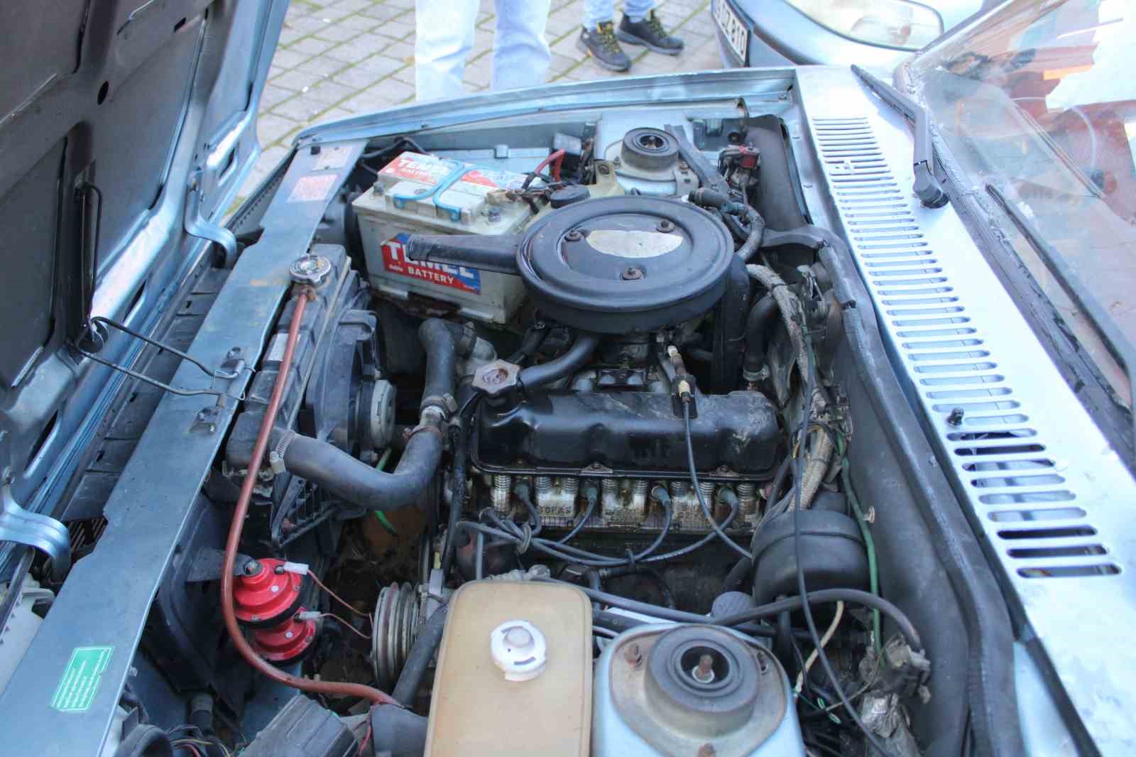 S&uuml;r&uuml;c&uuml;n&uuml;n hızlı m&uuml;dahalesi aracı yanmaktan kurtardı
