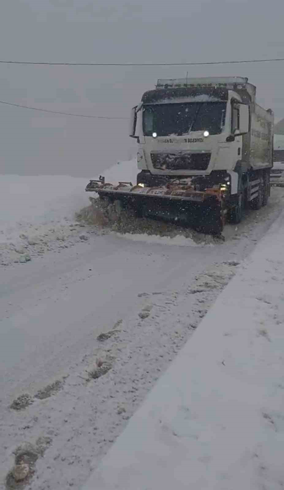 Kar Trabzon&rsquo;u beyaza b&uuml;r&uuml;d&uuml;
