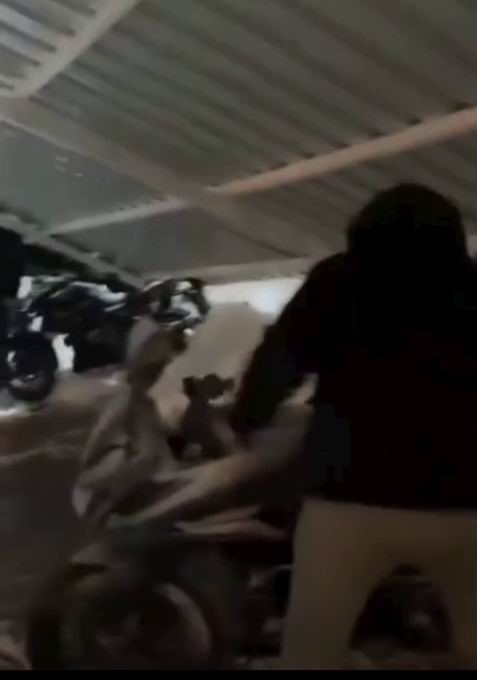 Dicle Üniversitesi’ndeki yurdun otopark çatısı çöktü