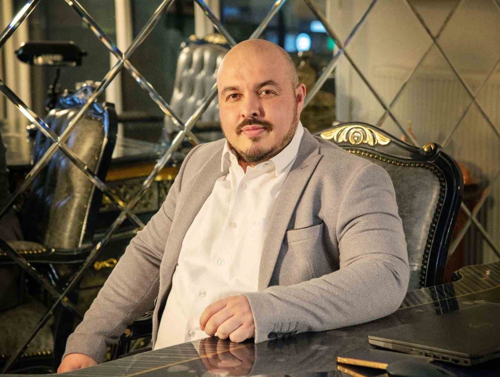 Trafikte üst üste kornaya basarken dikkat