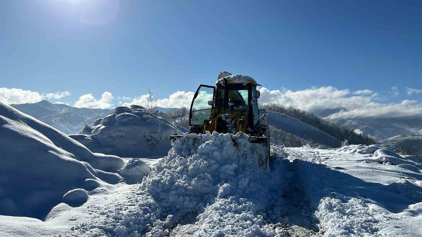Ak&ccedil;aabat&rsquo;ta karla m&uuml;cadele
