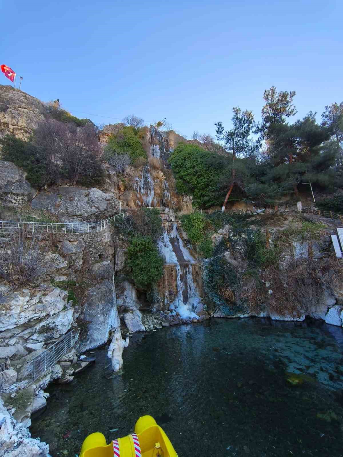 Afyonkarahisar buz kesti