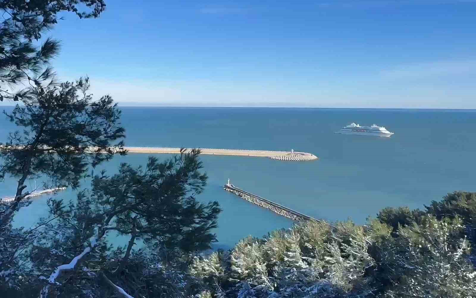 Rus turistlere T&uuml;rkiye&rsquo;de fırtına engeli
