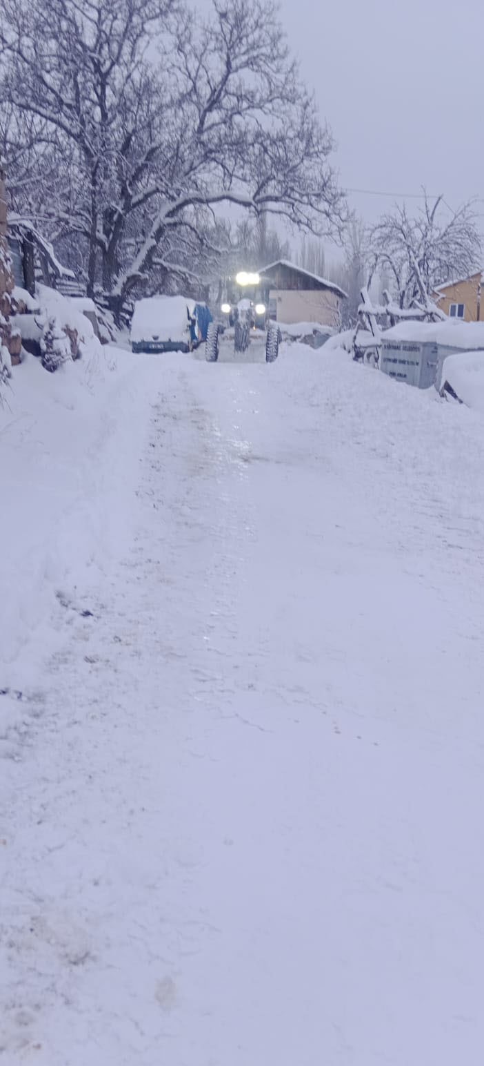 Sivas’ta 850’e yakın köy yolu araç ulaşımına kapandı