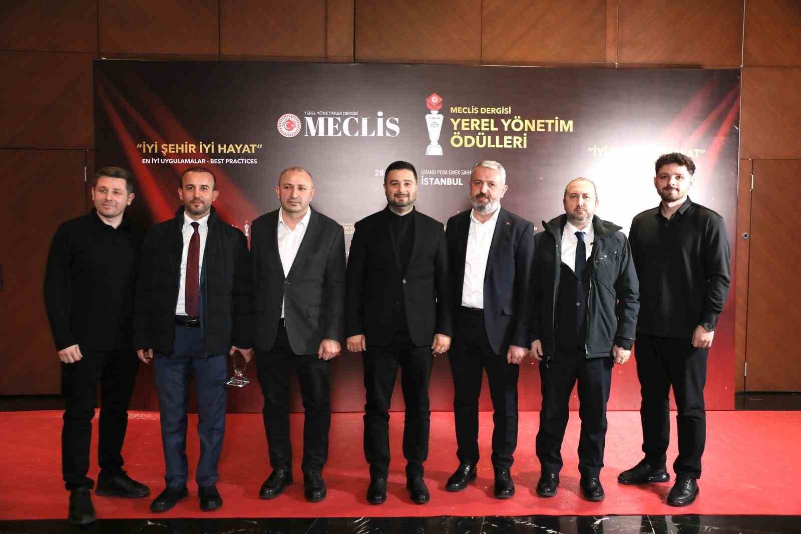 Kağıthane Belediyesi&rsquo;ne Yerel Y&ouml;netimlerden anlamlı &ouml;d&uuml;l
