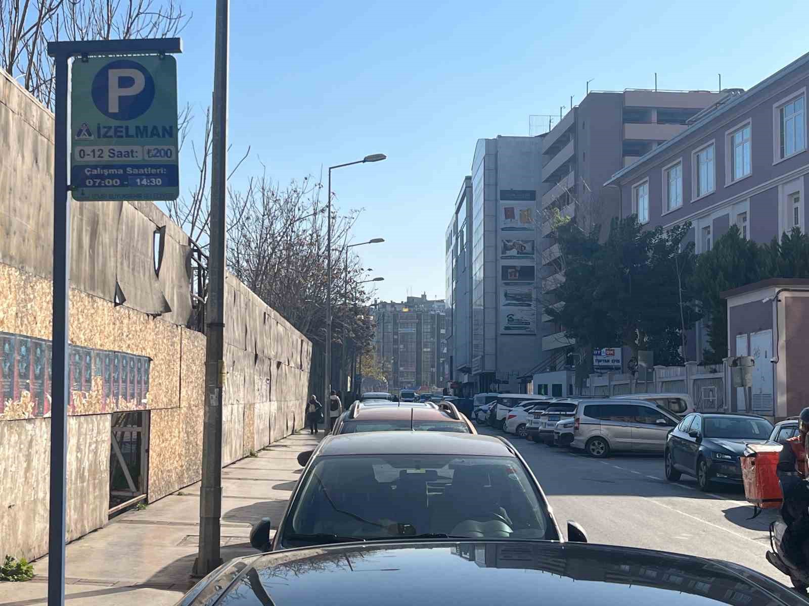 İzmir B&uuml;y&uuml;kşehir&rsquo;den otopark &uuml;cretlerine rekor artış
