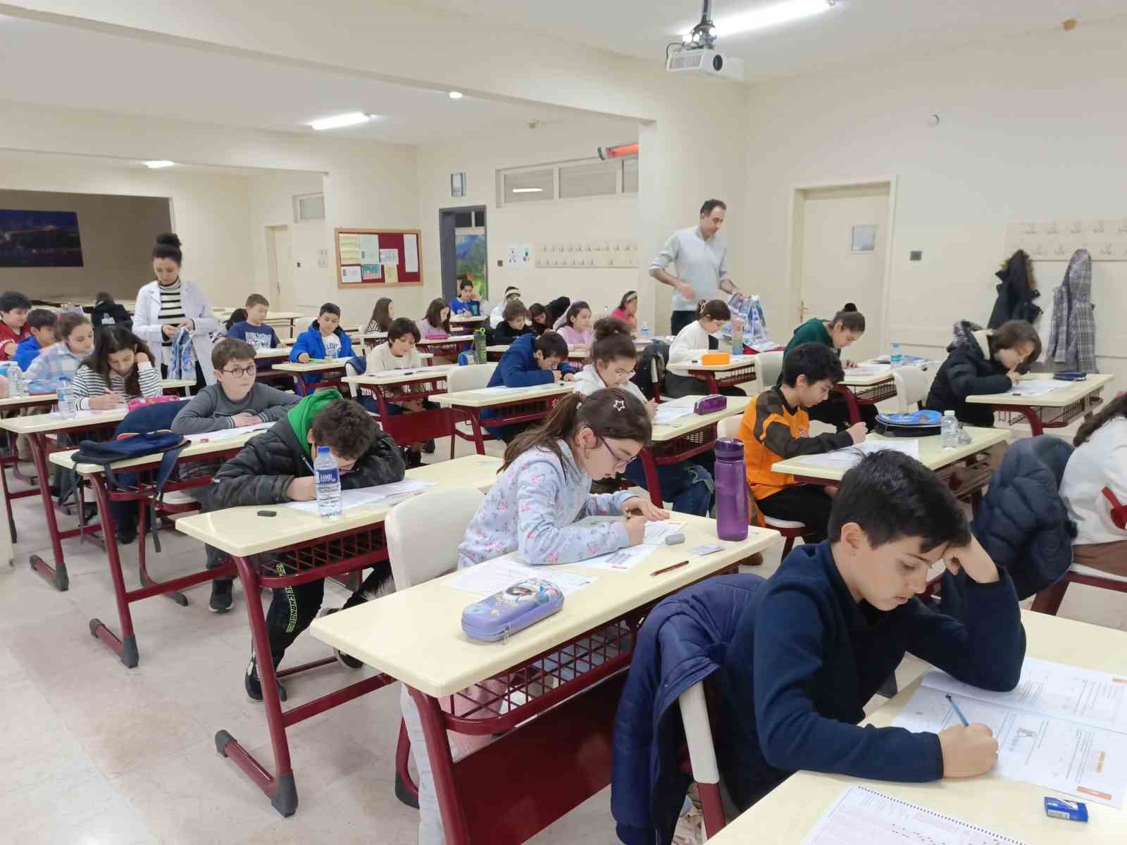 İhlas Kolejinden bursluluk sınavına giren her &ouml;ğrenciye &uuml;cretsiz rehberlik hizmeti
