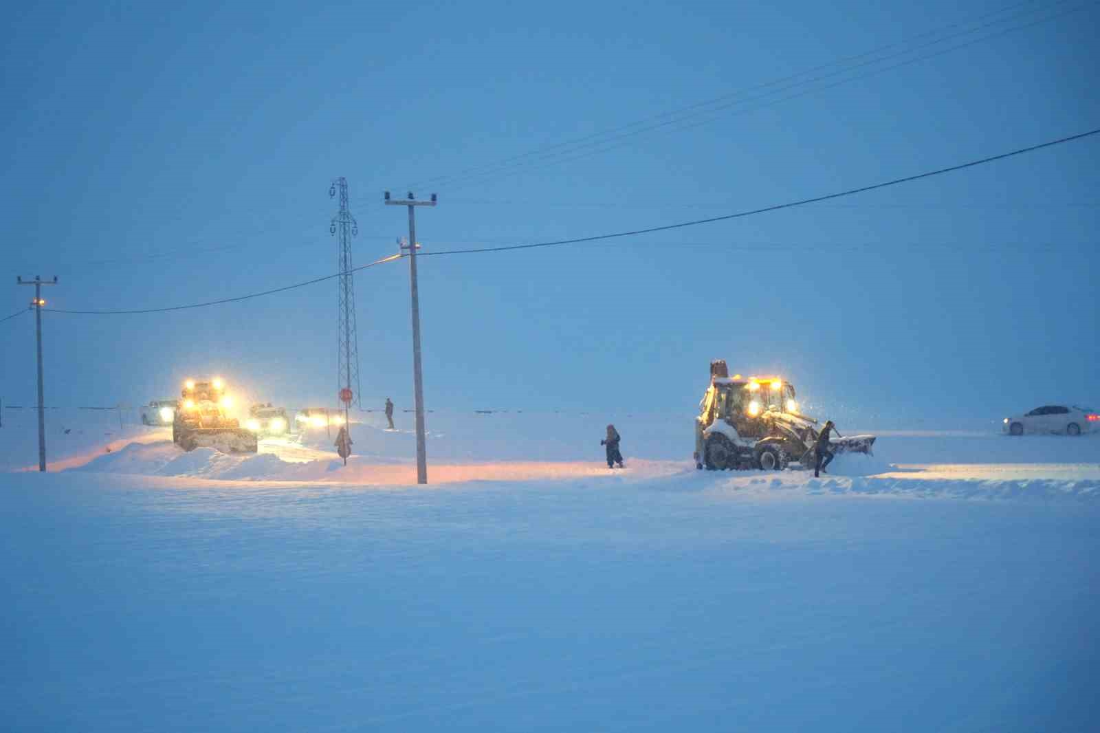 Muş’ta yoğun kar yağışı: 368 köy yolu ulaşıma kapandı