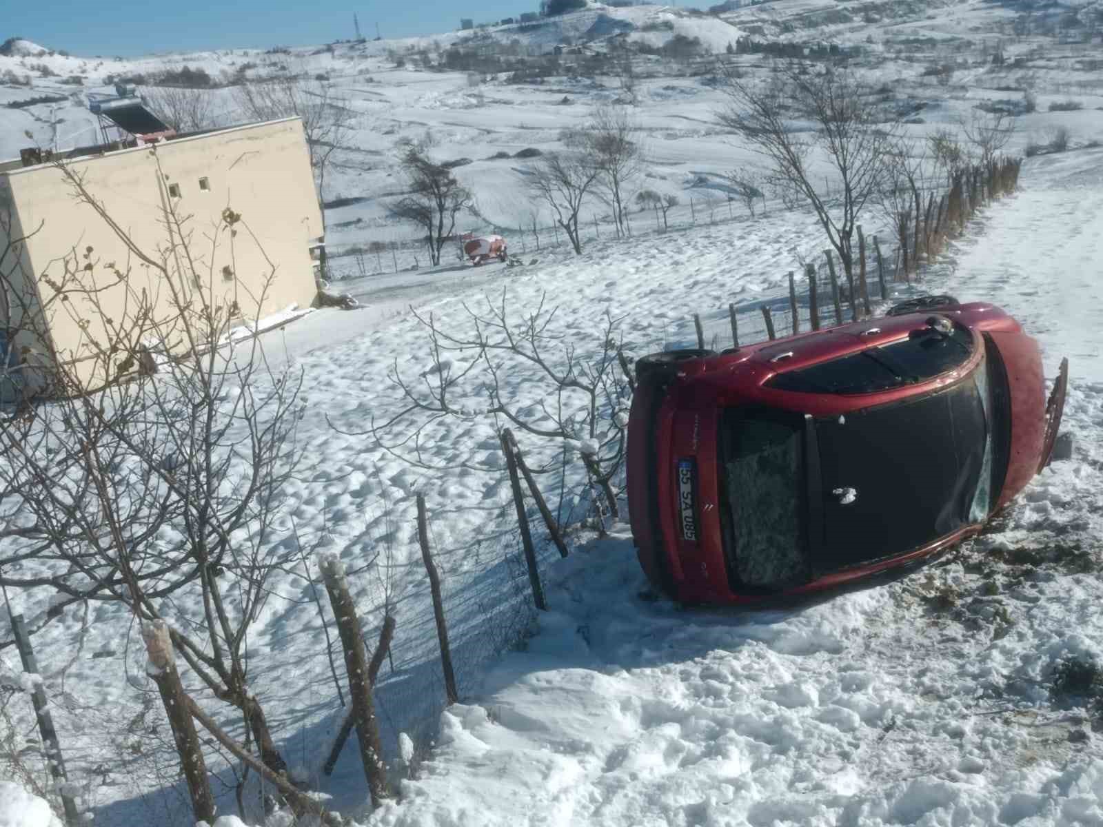 Samsun’da otomobil tarlaya yuvarlandı: 3 yaralı