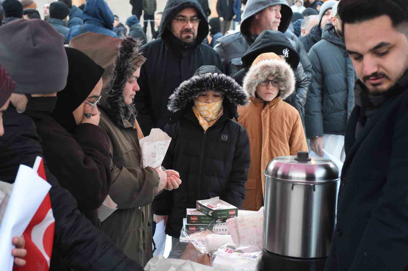 Gen&ccedil;ler sabah namazında bir araya geldi
