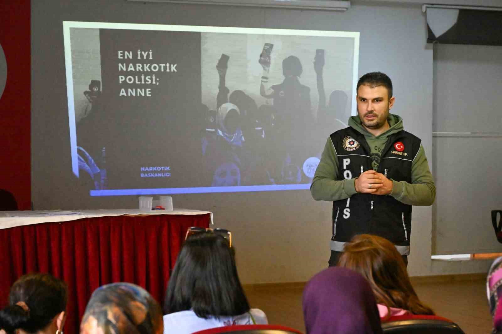 &Ccedil;anakkale&rsquo;de 65 bin 257 vatandaşa uyuşturucuyla m&uuml;cadeleye y&ouml;nelik farkındalık eğitimi
