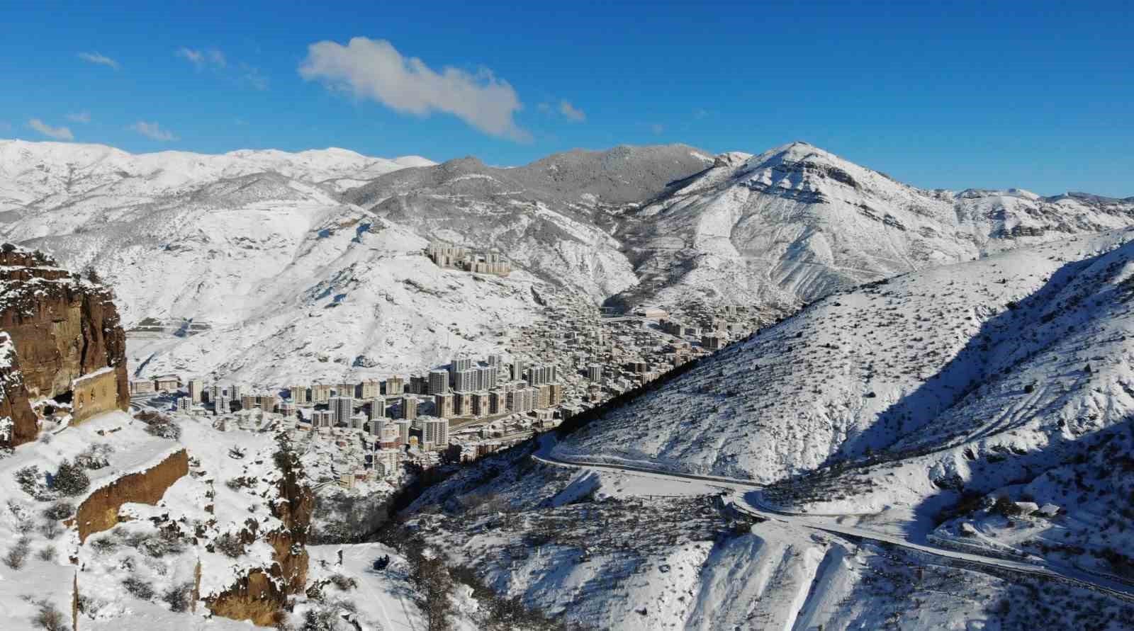 Tarihi S&uuml;leymaniye Mahallesinden kar manzaraları

