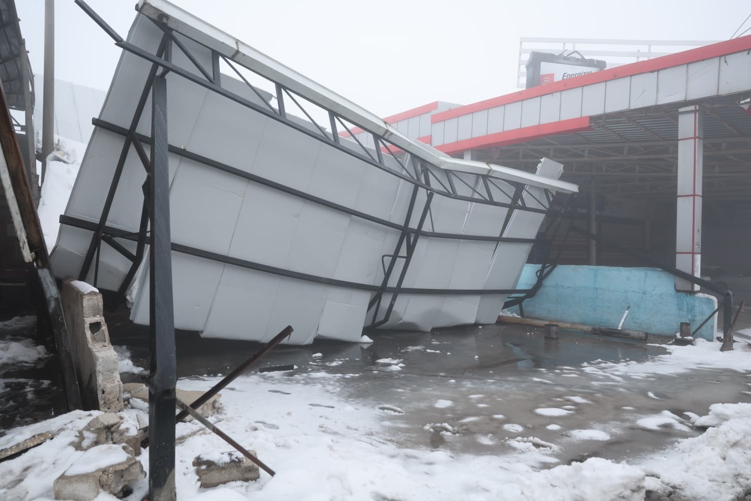 Mehmet Kuş, karda işyerleri zarar g&ouml;ren esnafla buluştu
