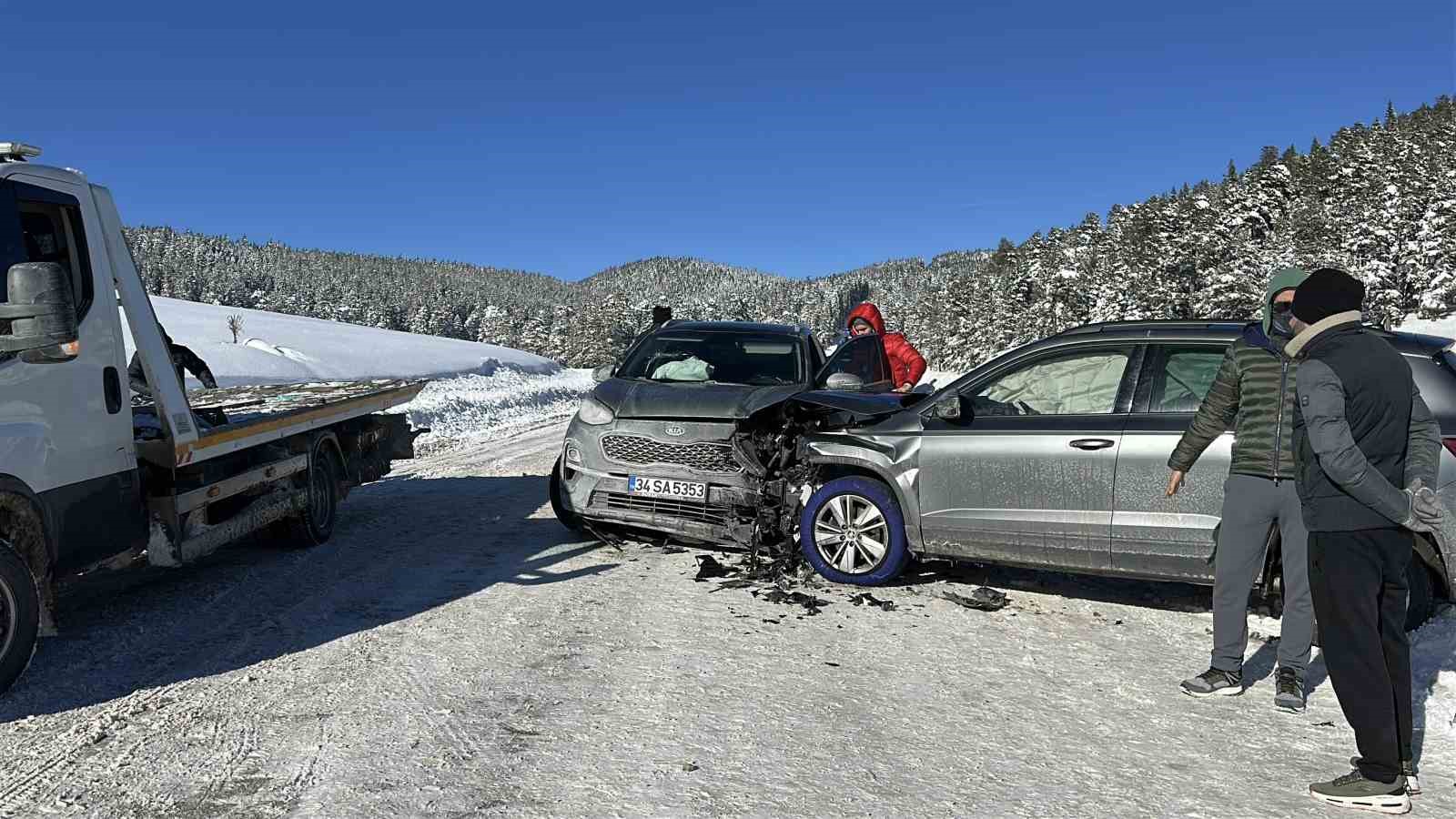 Kartalkaya yolunda 2 cip kafa kafaya &ccedil;arpıştı
