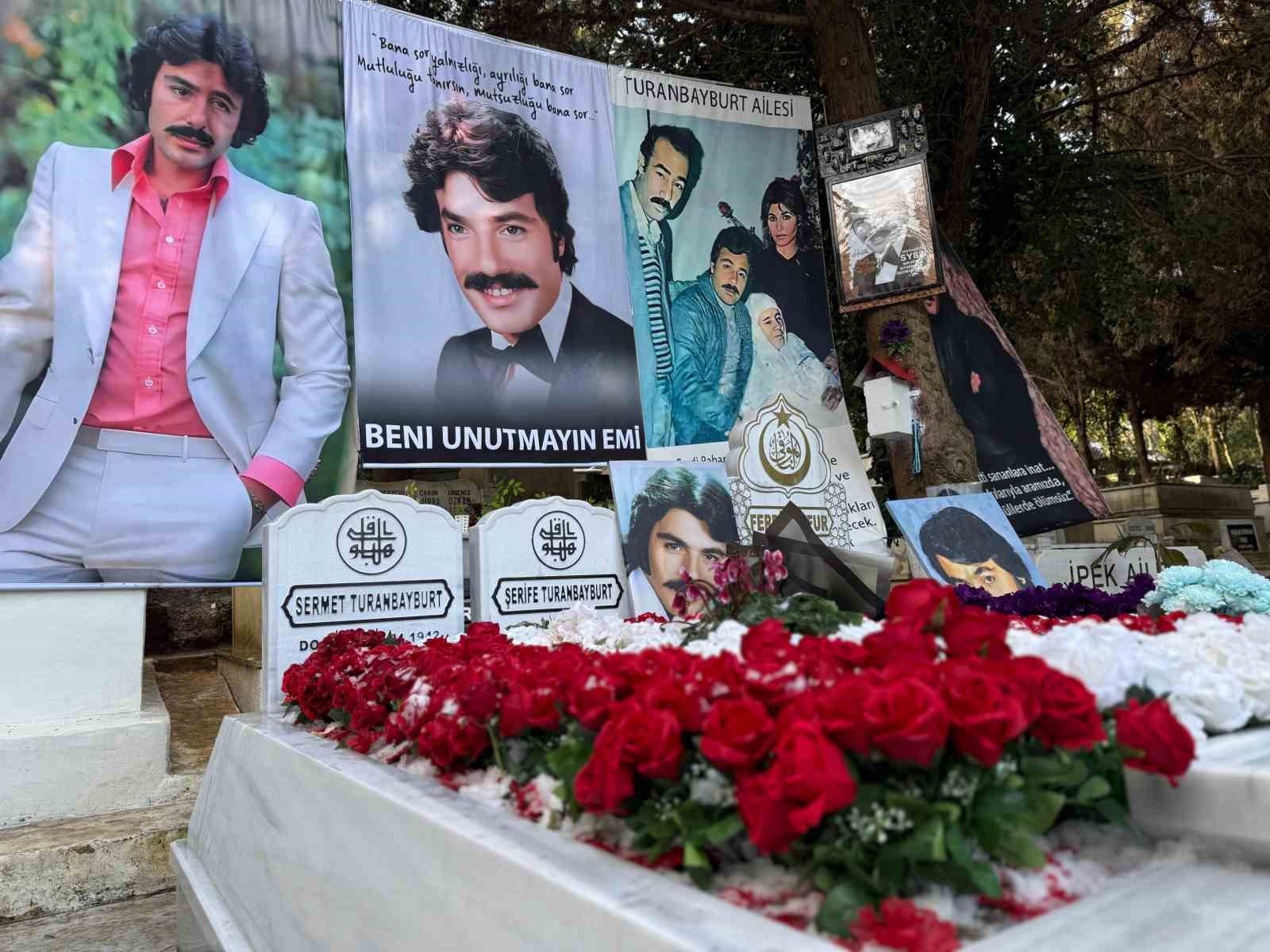 Ferdi Tayfur vefatının 1. yıl d&ouml;n&uuml;m&uuml;nde mezarı başında anıldı
