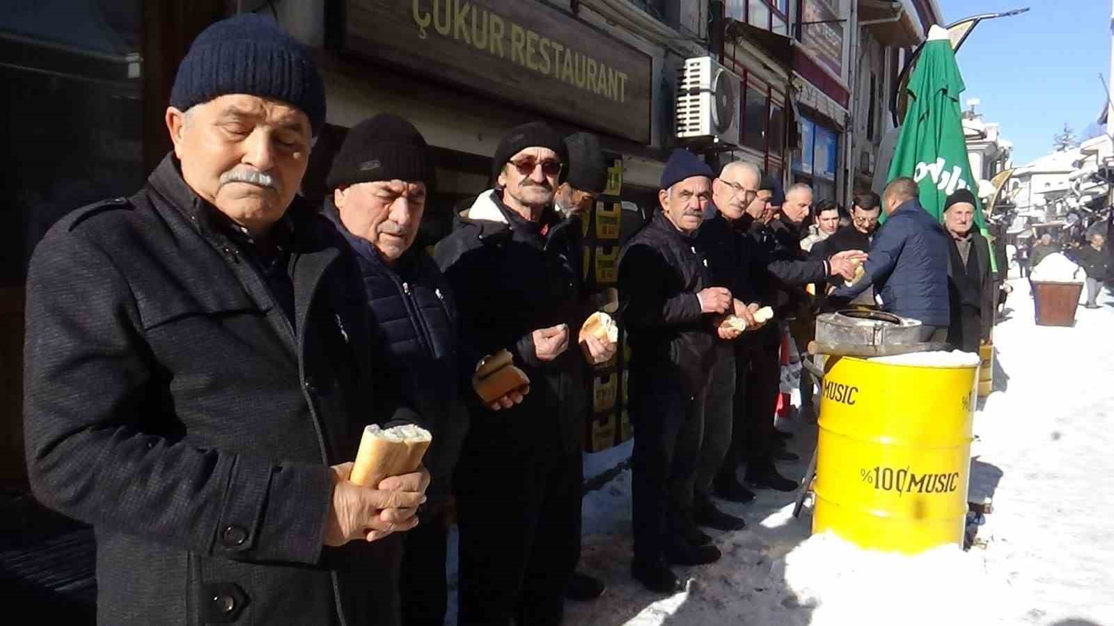 Mudurnu’da eksi 18 derecede esnaf duası geleneği sürdürüldü