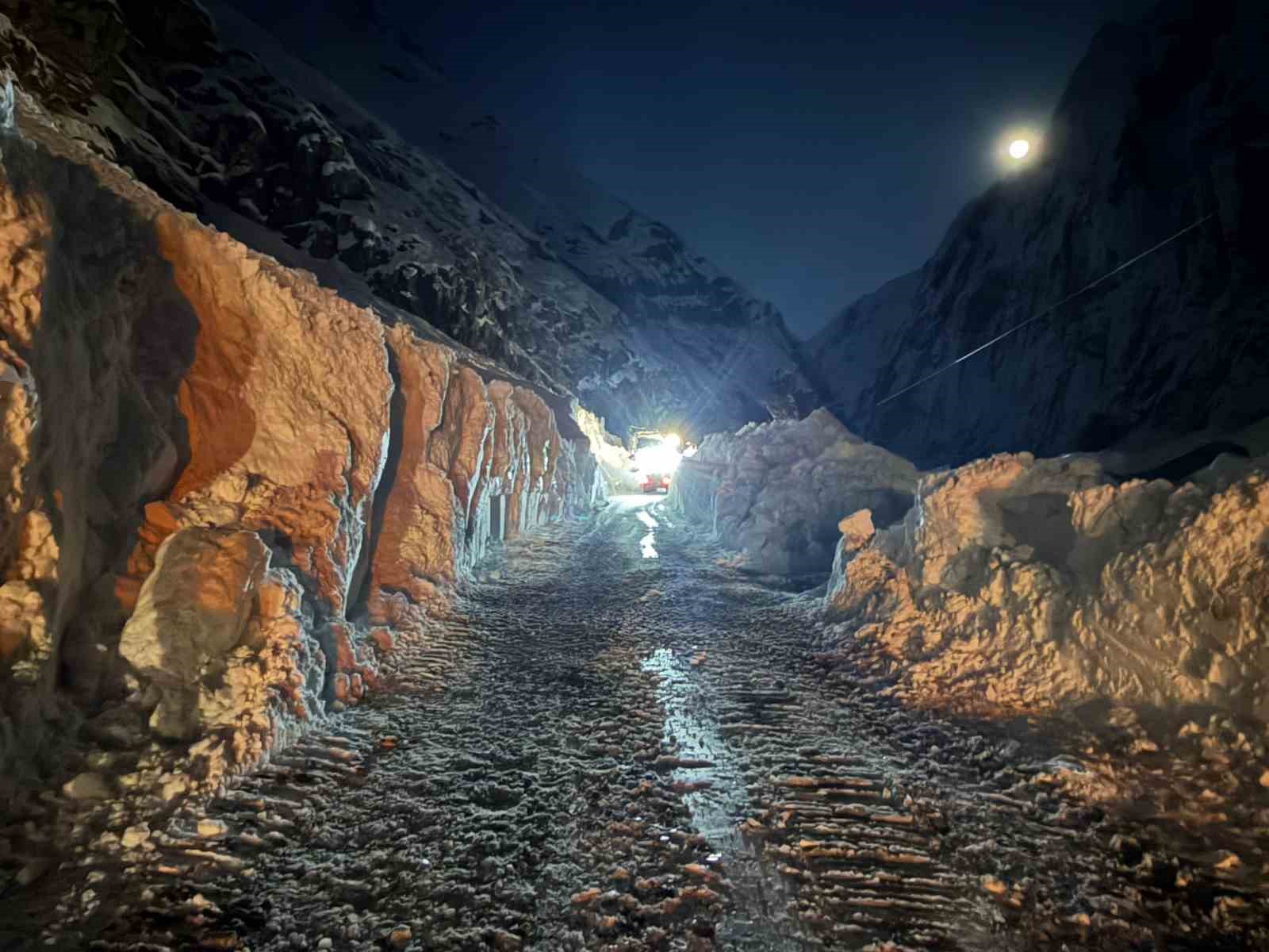 Hakkari-Van karayolu ulaşıma açıldı