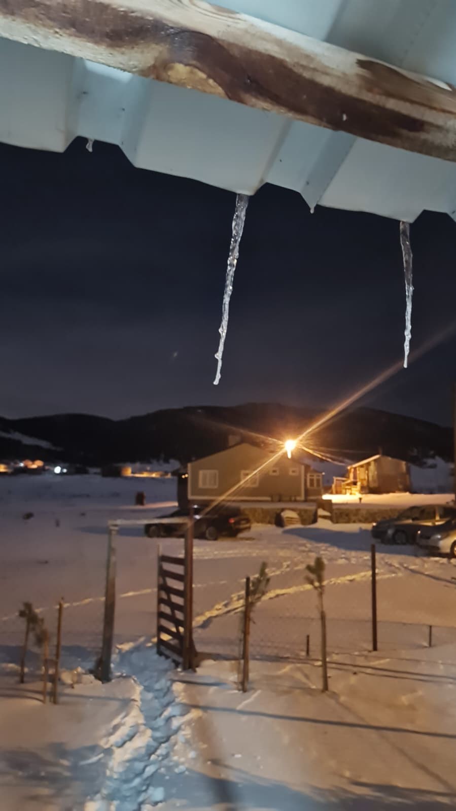 Başkent g&uuml;n boyu buz kesti
