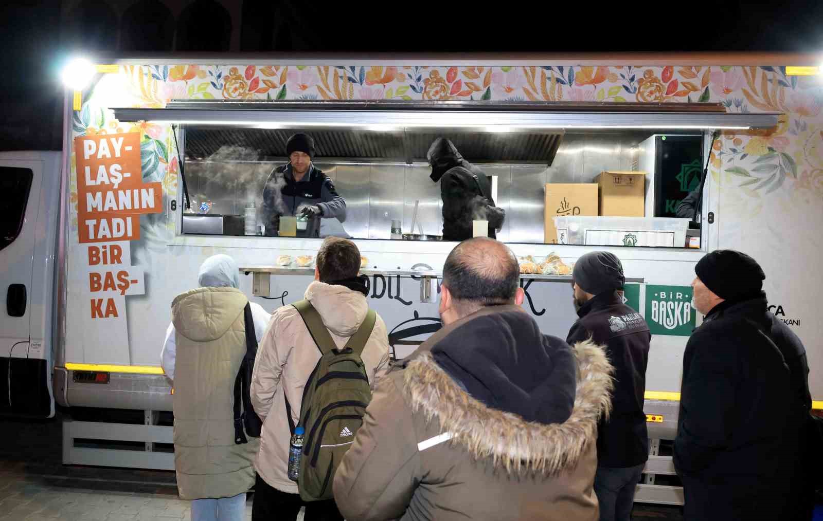 Karatay Belediyesi’nin sıcak çorba geleneği devam ediyor