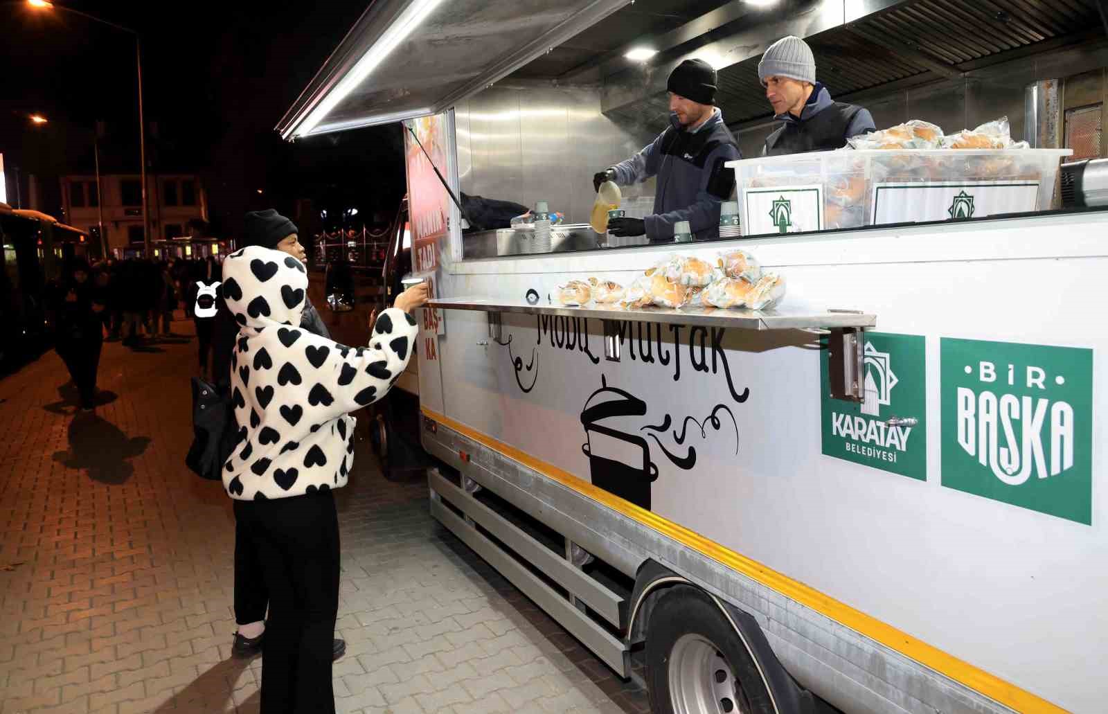 Karatay Belediyesi’nin sıcak çorba geleneği devam ediyor