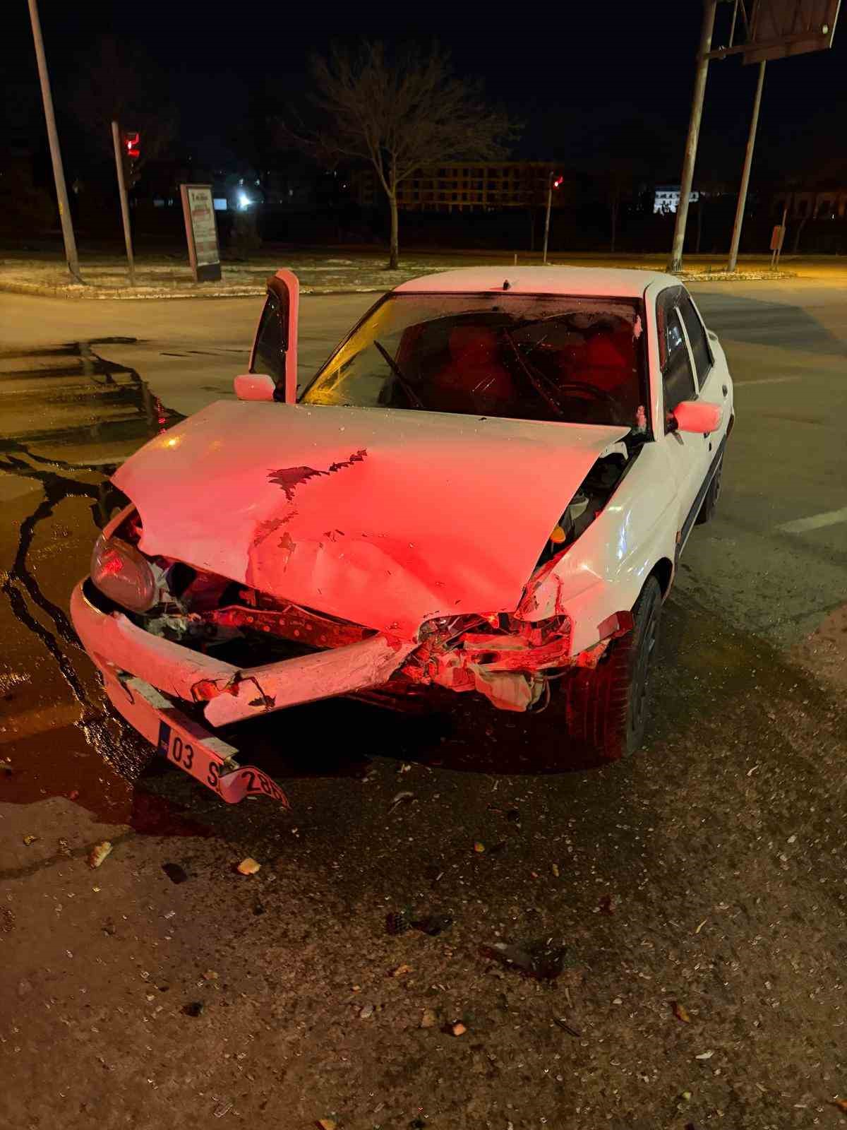 Otomobillerin çarpıştığı kazada 4 kişi yaralandı