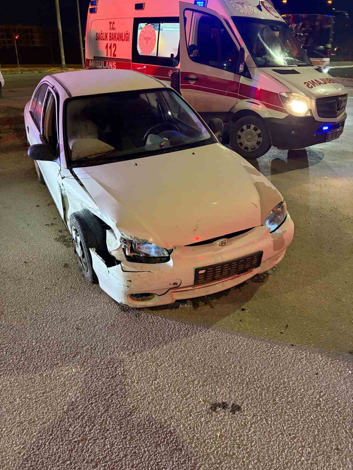 Otomobillerin &ccedil;arpıştığı kazada 4 kişi yaralandı
