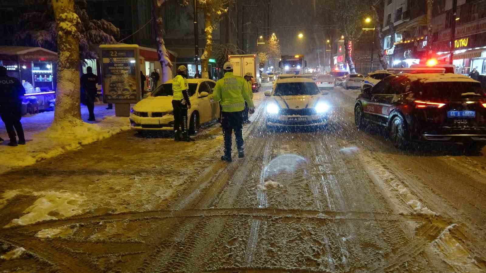 Sosyal medya tartışmasında 19 yaşındaki gen&ccedil; kızı &ouml;ld&uuml;ren zanlı tutuklandı
