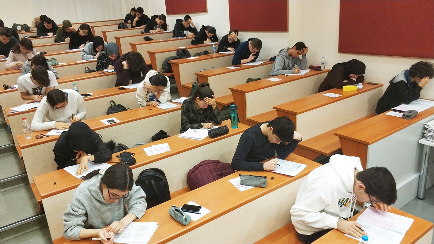 İhlas Kolejinden bursluluk sınavına giren her öğrenciye ücretsiz rehberlik hizmeti