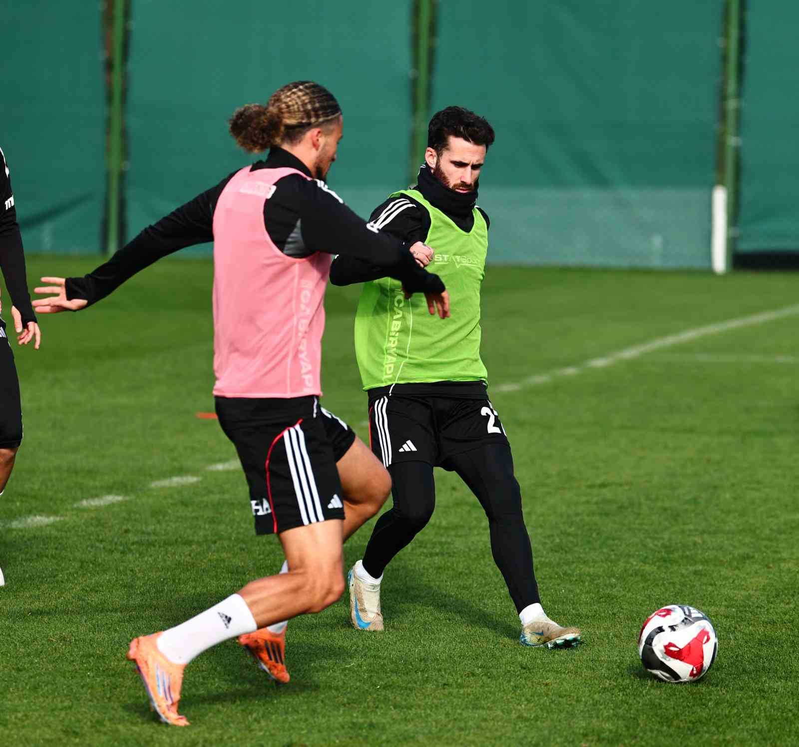 Beşiktaş’ta Antalya kampı kadrosu belli oldu
