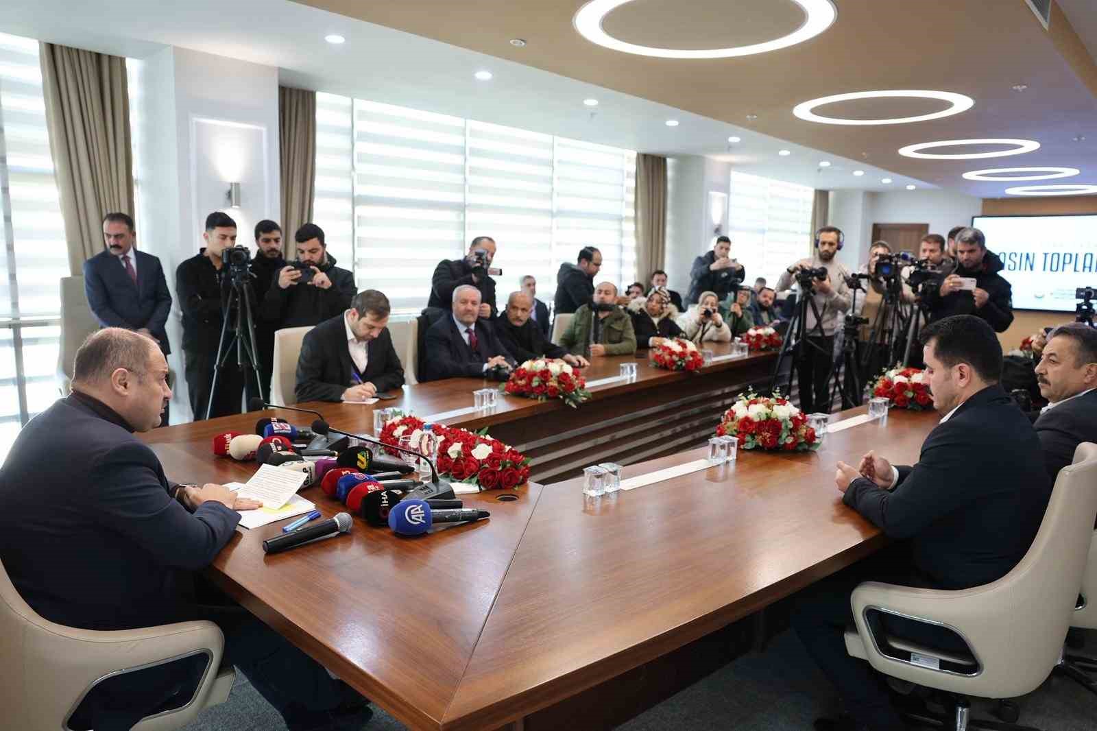 G&uuml;lpınar, karla m&uuml;cadele &ccedil;alışmalarını değerlendirdi
