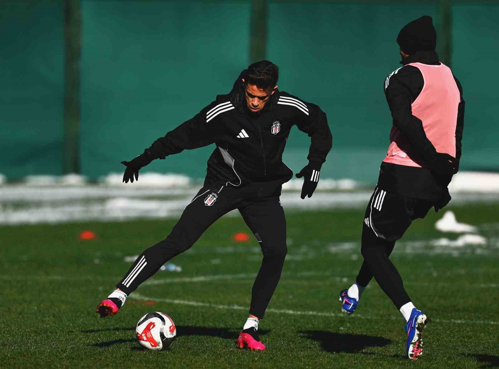 Beşiktaş, Antalya kampı &ouml;ncesi son idmanını İstanbul&rsquo;da yaptı
