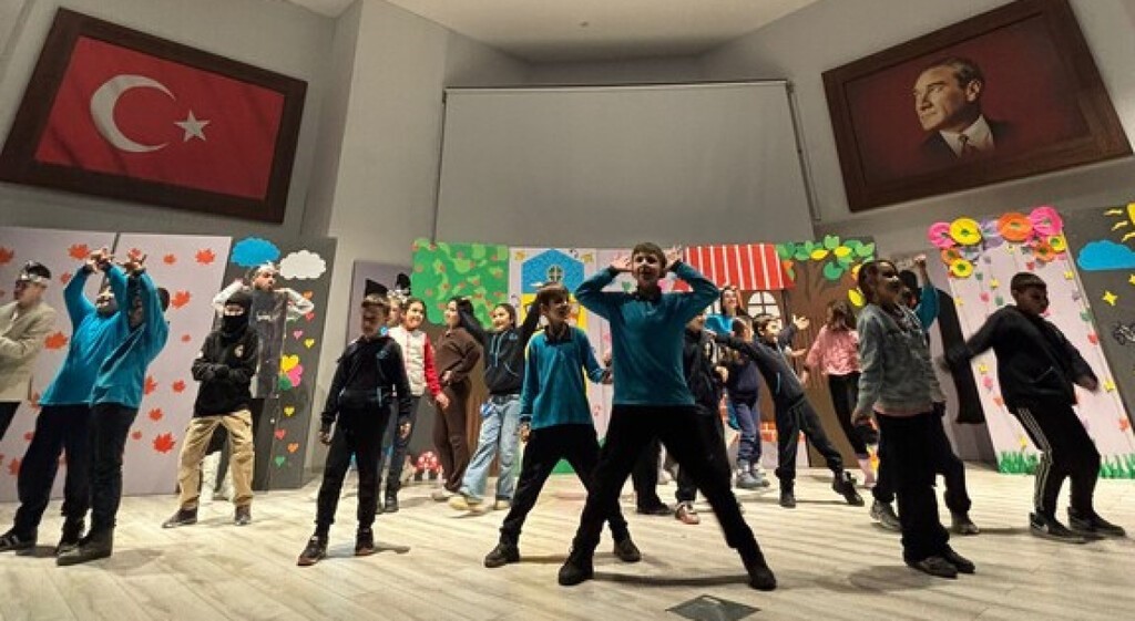 K&uuml;tahya&rsquo;da "Aile Yılı" tiyatro etkinliği ilgi g&ouml;rd&uuml;
