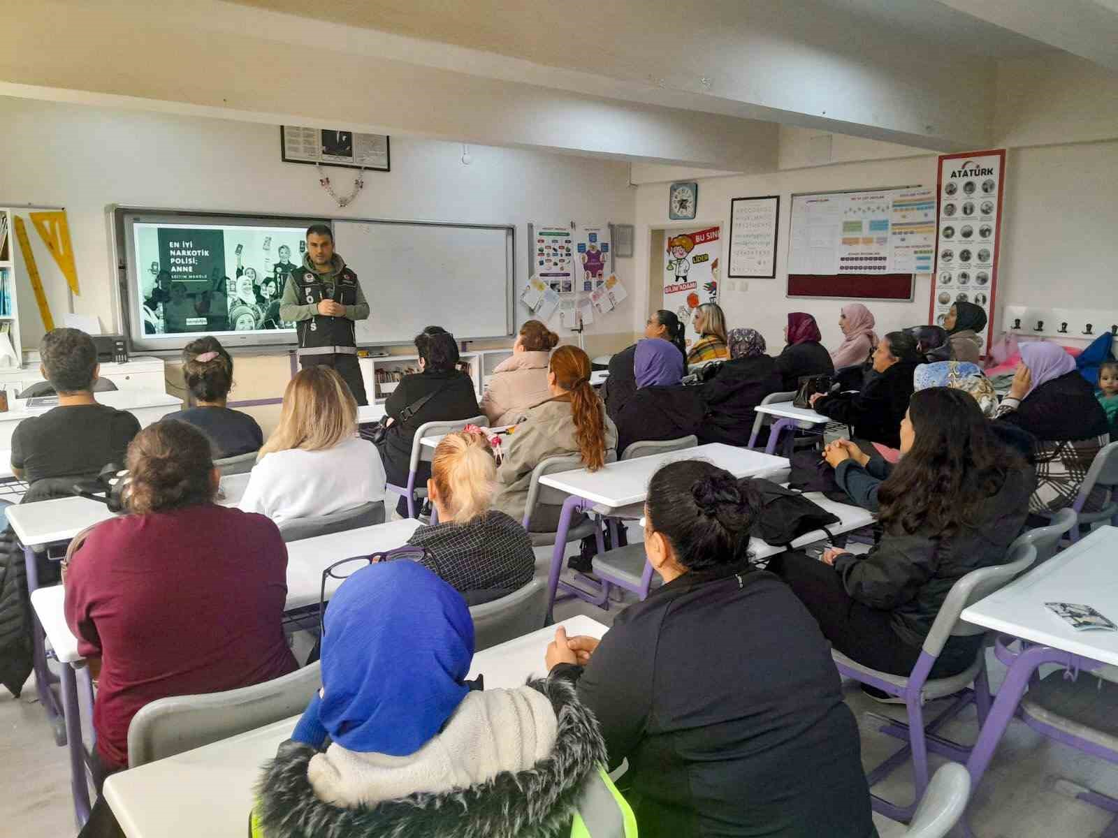 Çanakkale’de 65 bin 257 vatandaşa uyuşturucuyla mücadeleye yönelik farkındalık eğitimi