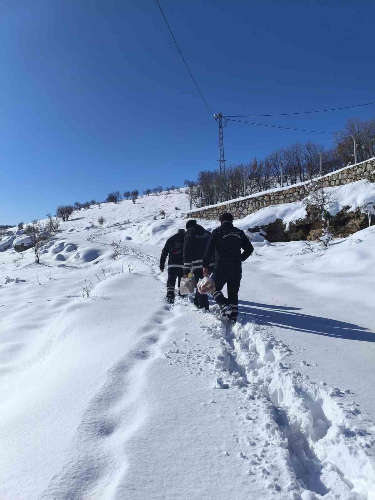 Eğil&rsquo;de erzak sıkıntısı yaşayan vatandaşların ihtiya&ccedil;ları giderildi
