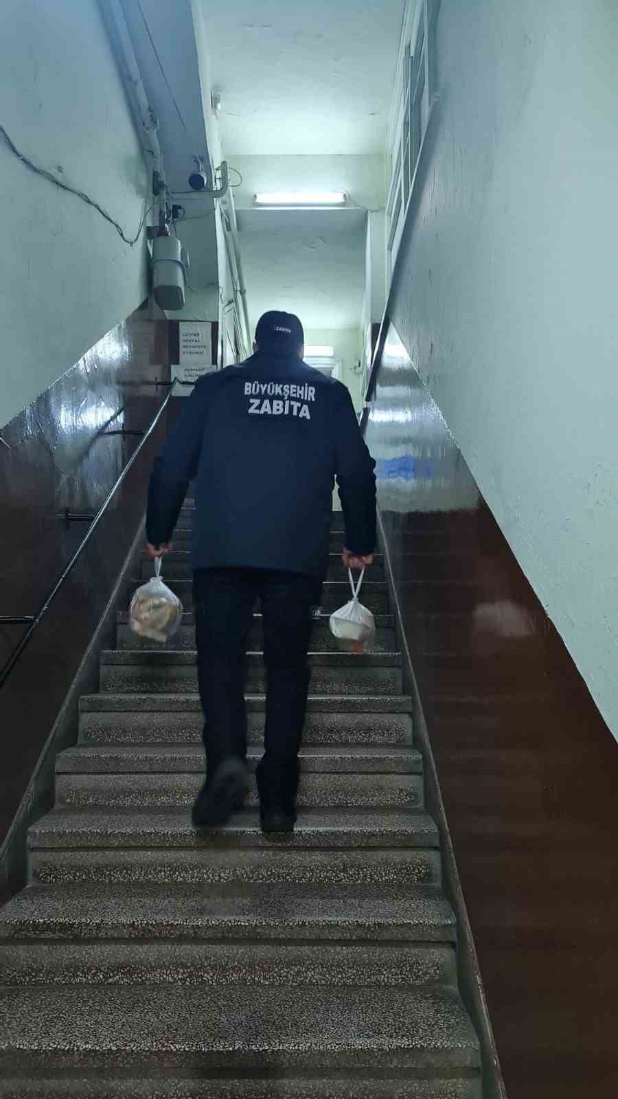 B&uuml;y&uuml;kşehir Belediyesi, zorlu hava şartlarında da kimseyi yalnız bırakmıyor
