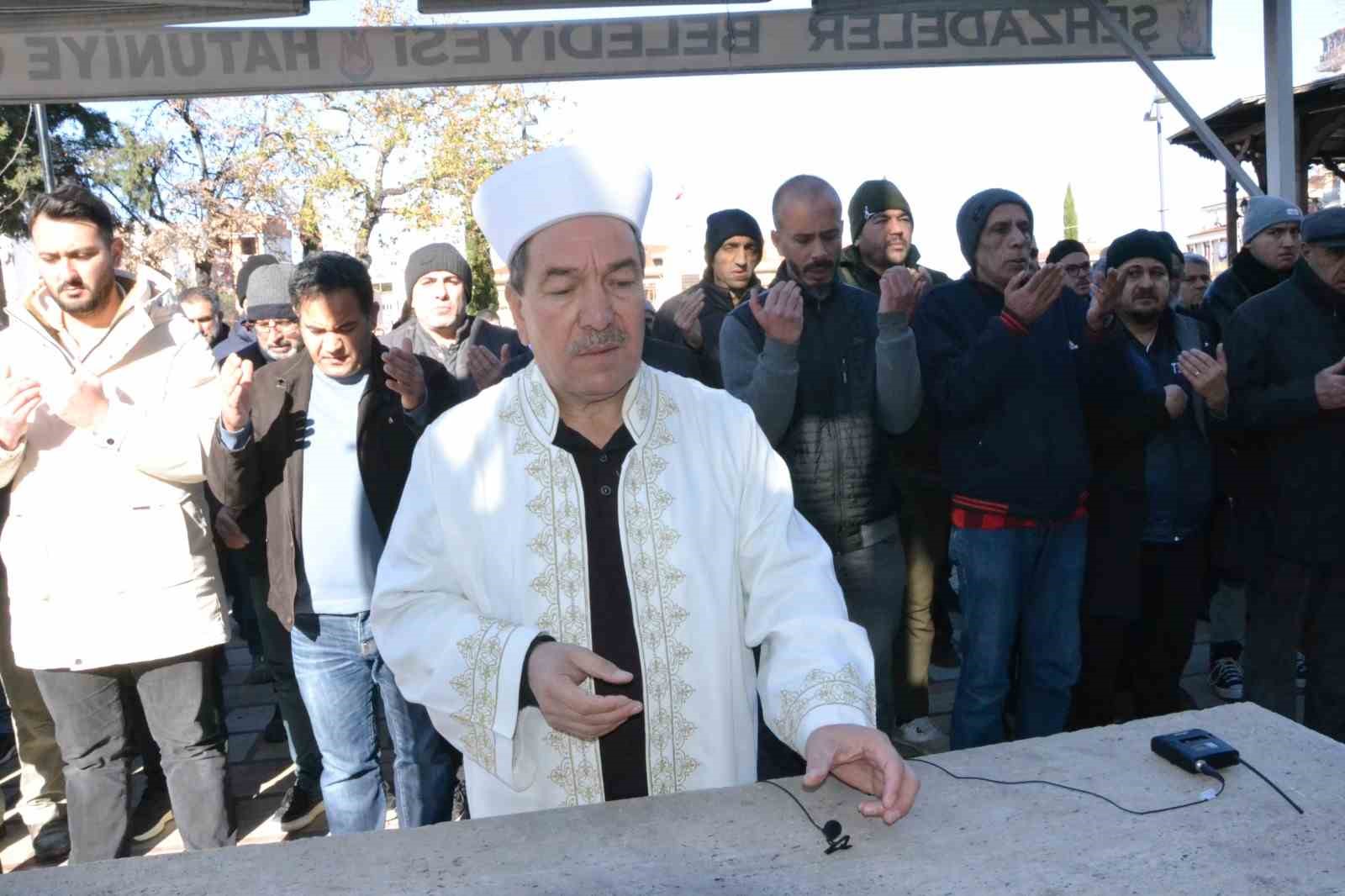 Manisa&rsquo;da Filistin&rsquo;de hayatını kaybedenler i&ccedil;in gıyabi cenaze namazı kılındı
