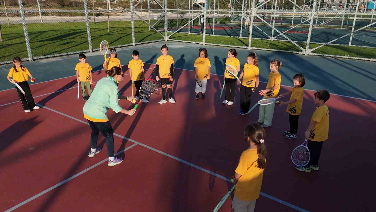 Başiskele&rsquo;de binlerce gence eğitim ve spor imkanı
