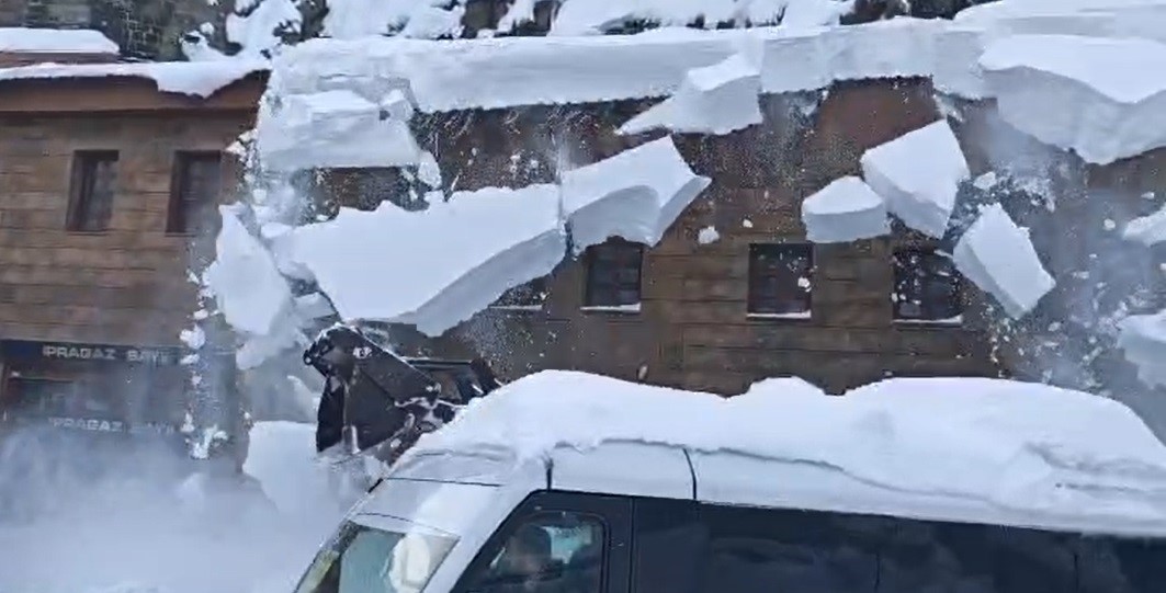 Kar temizliği sırasında facianın eşiğinden dönüldü
