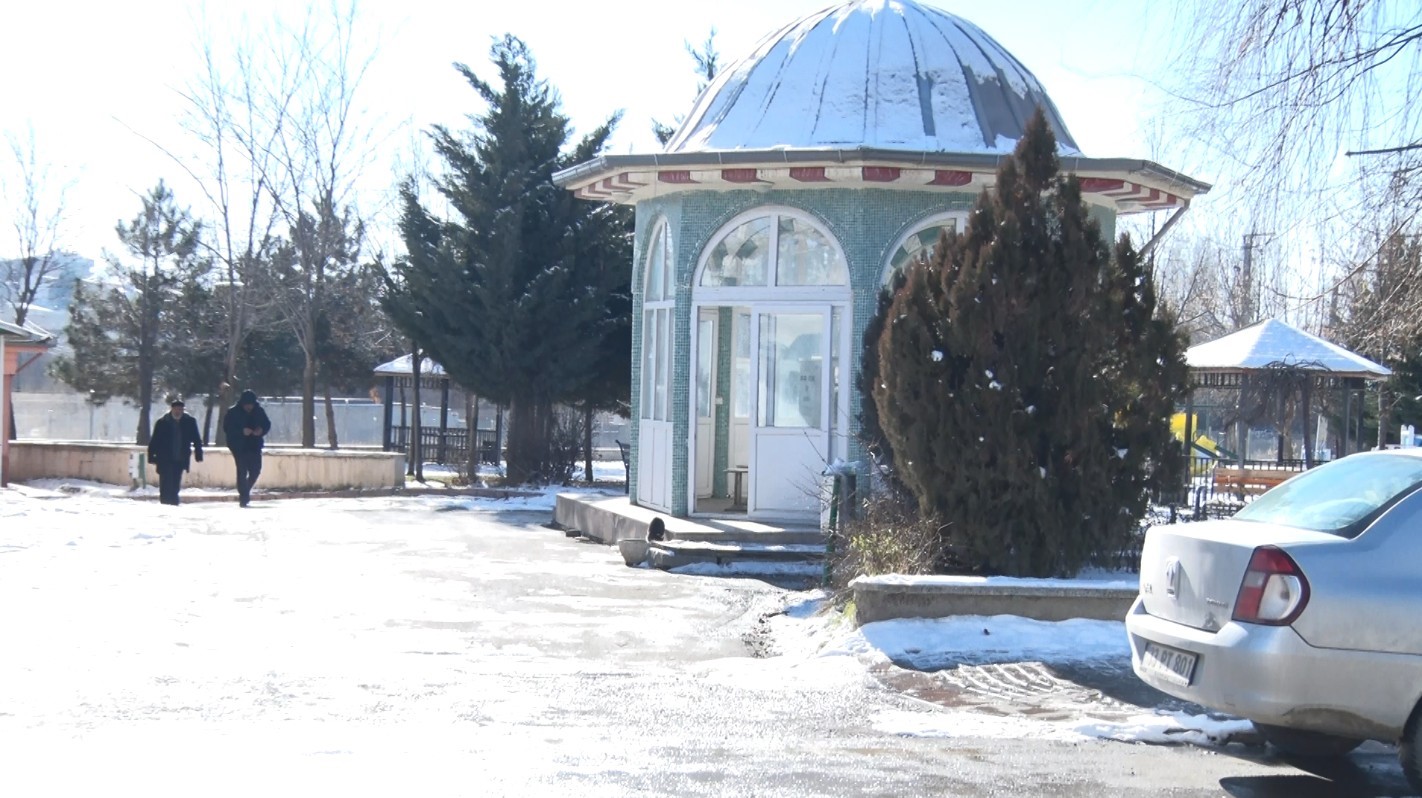 Başkentteki su kesintisine vatandaşlardan tepki