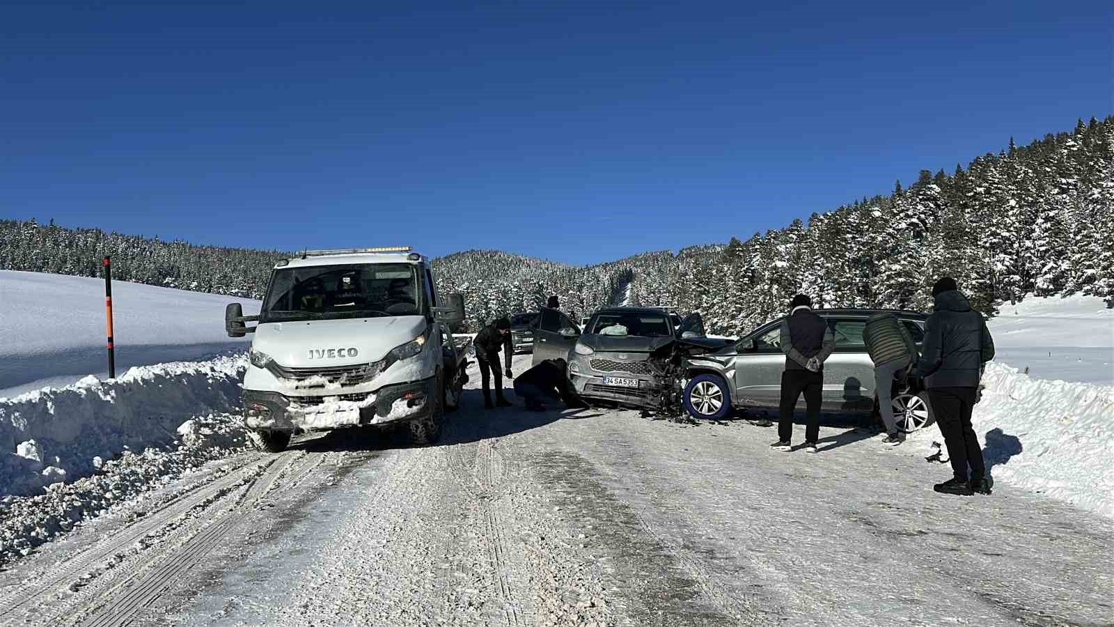 Kartalkaya yolunda 2 cip kafa kafaya çarpıştı