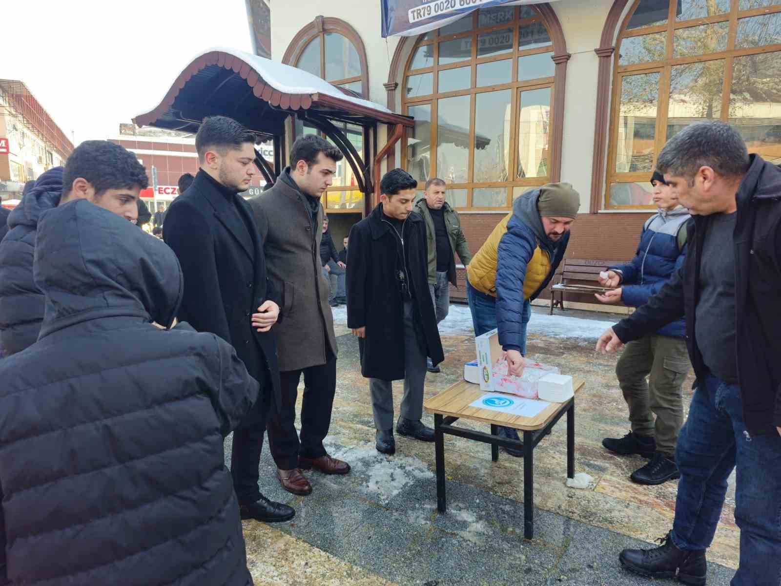 Ülkü Ocakları’ndan şehitler anısına lokum ikramı