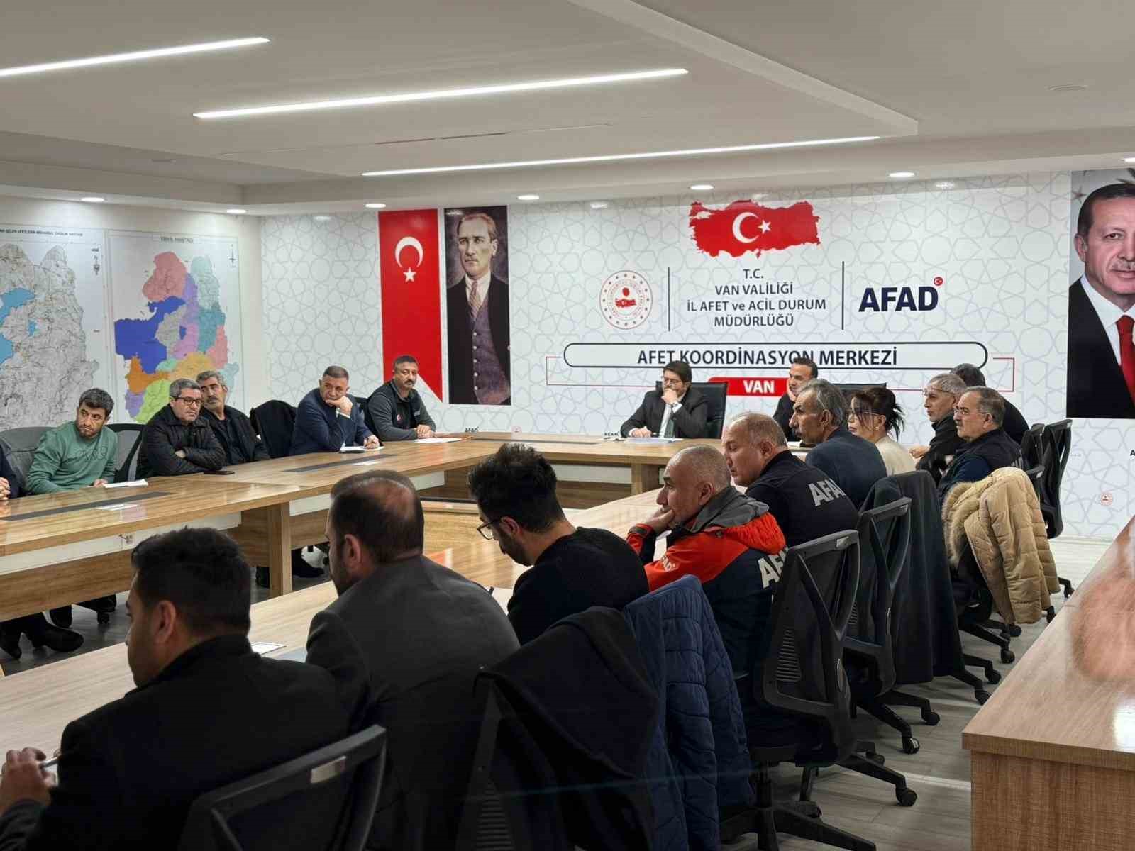 Van&rsquo;da olumsuz hava şartlarına karşı tedbirler ele alındı
