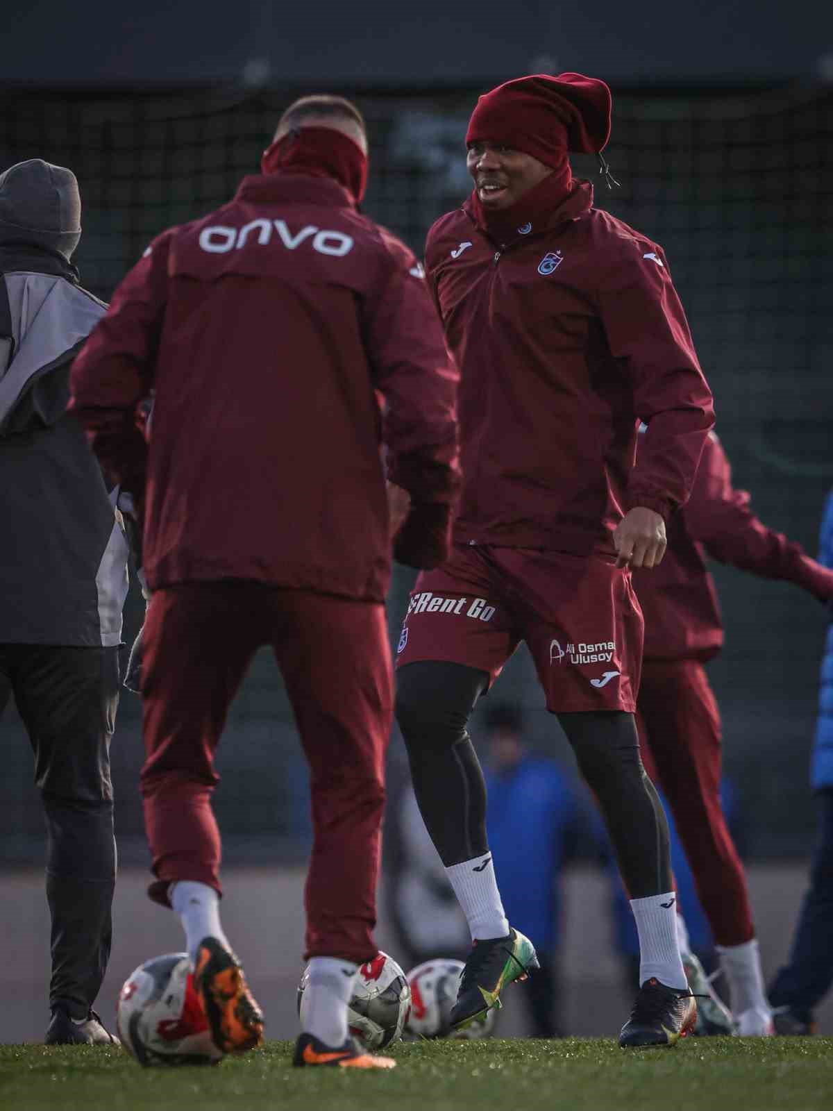 Trabzonspor yeni yılın ilk antrenmanını yaptı

