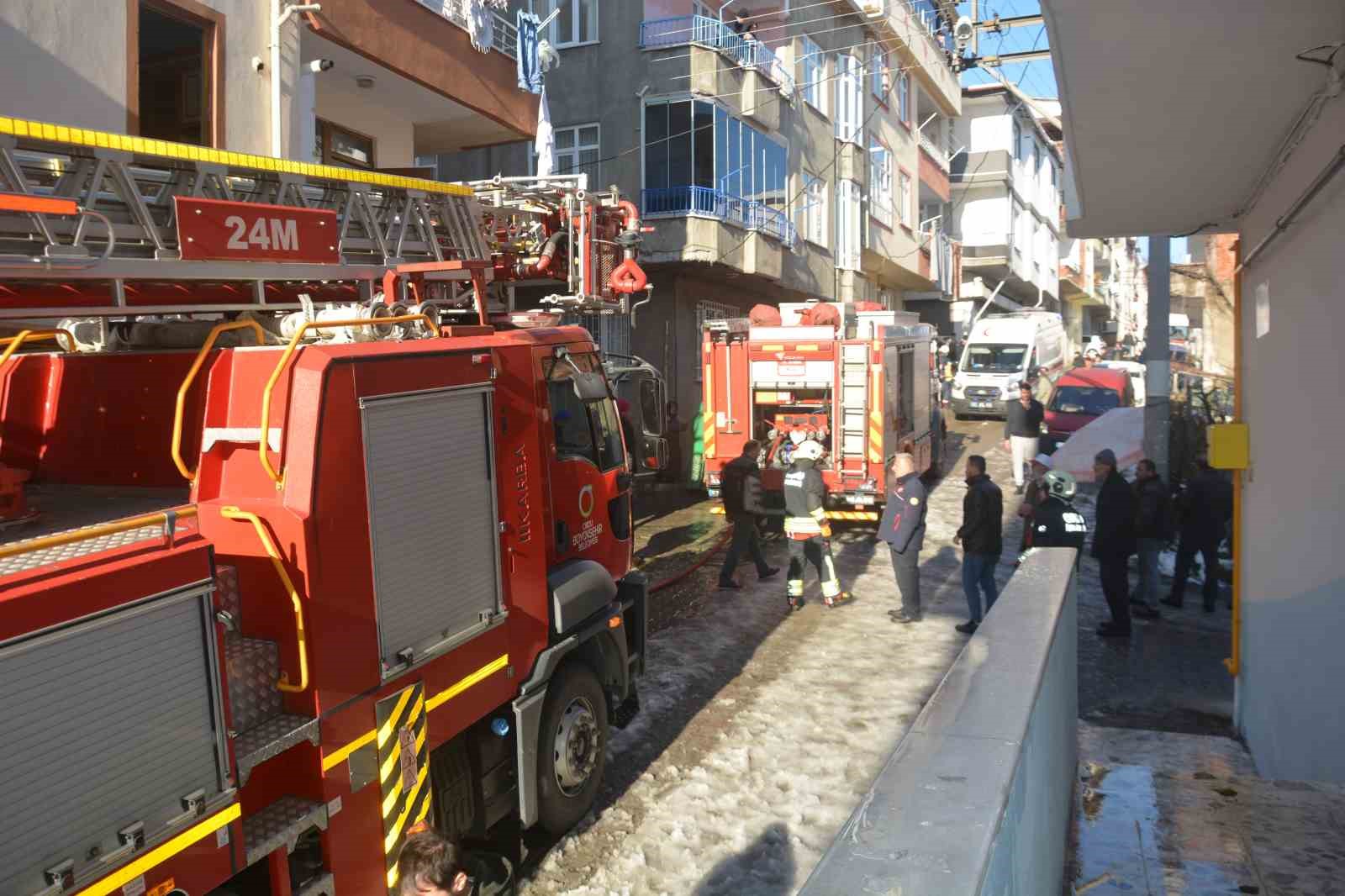 Ordu&rsquo;da apartmanın zemin katında yangın

