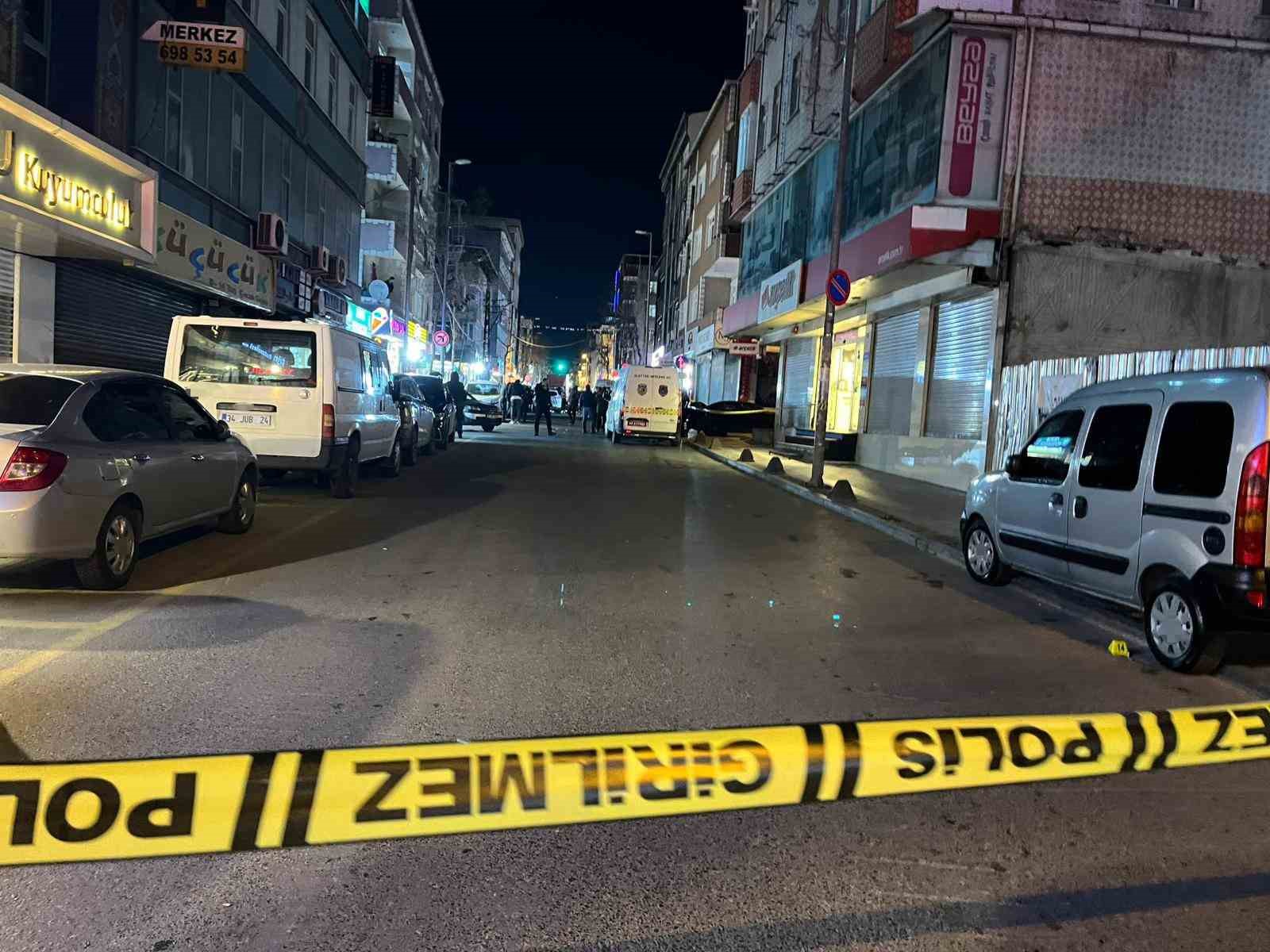 Küçükçekmece’deki silahlı saldırıda 2 kişi hayatını kaybetti