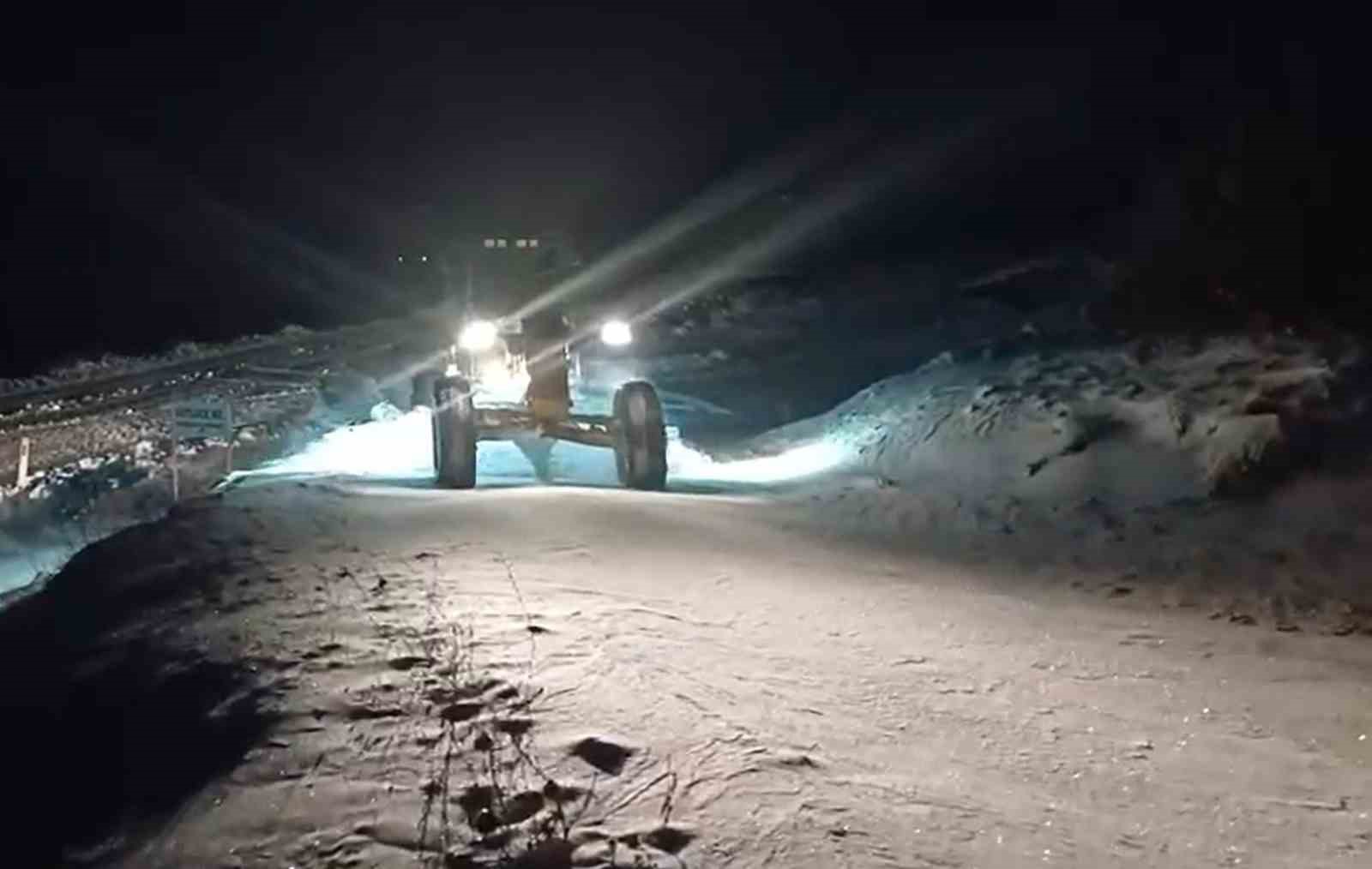 Elazığ’da karla mücadele çalışmaları sürüyor: 276 köy yolu açıldı