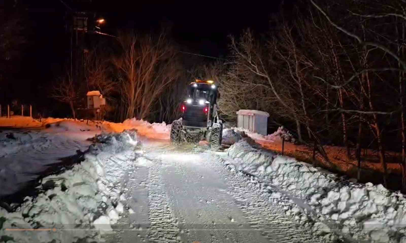 Elazığ&rsquo;da karla m&uuml;cadele &ccedil;alışmaları s&uuml;r&uuml;yor: 276 k&ouml;y yolu a&ccedil;ıldı
